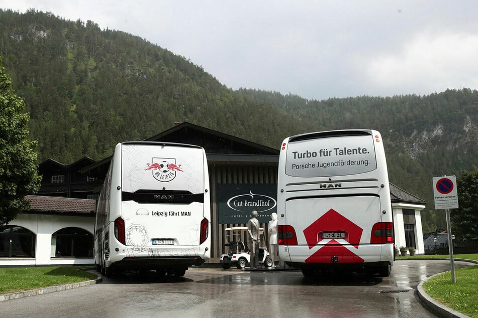 Mit zwei Bussen und insgesamt 29 Spielern ist der Vizemeister nach Österreich gereist.