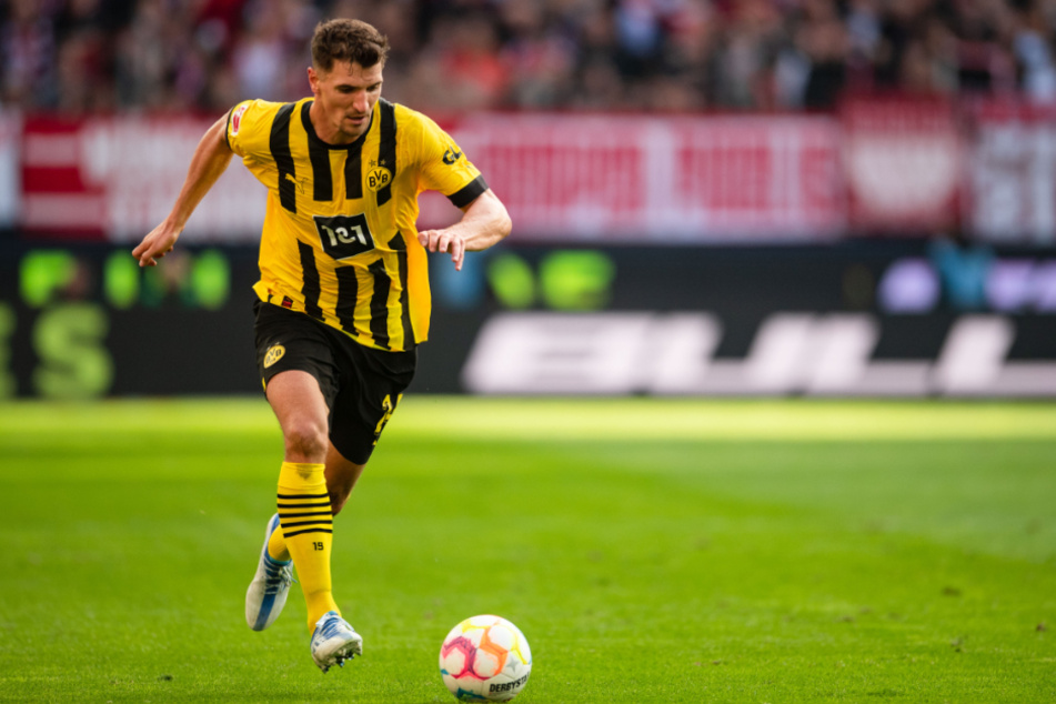 Borussia Dortmund sucht einen Nachfolger für Thomas Meunier (31), der für seine Defizite im Offensivspiel häufig in der Kritik steht.