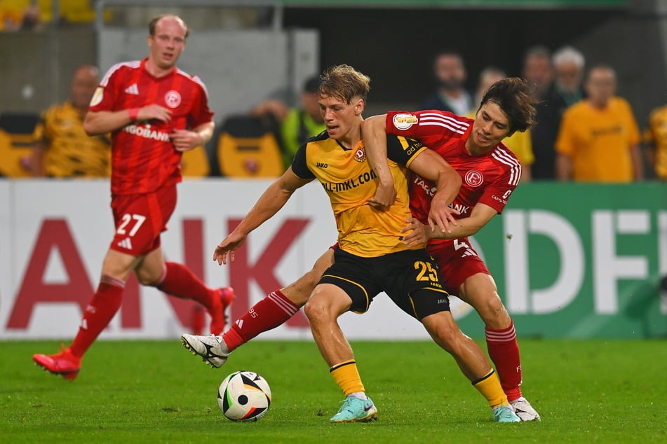 Jonas Oehmichen (M.) feiert heute sein Startelf-Debüt in dieser Saison.