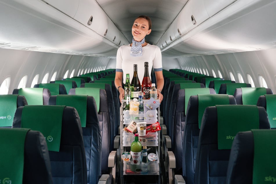 Ein Team von mehr als 150 Mitarbeitern kümmert sich um das Wohl der Passagiere.