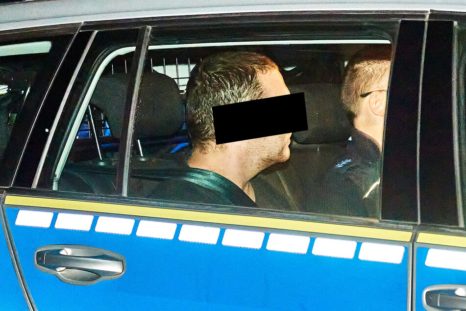 Dieser 30-jährige Mann wurde in Tatortnähe festgenommen. Er war bereits bei einem anderen Brand vor Ort.