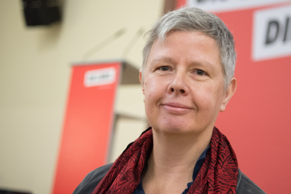 Katina Schubert (58), Landesvorsitzende, auf dem Parteitag ihrer Partei Die Linke im Jahr 2019. Sie begrüßt die Kandidatur einer neuen weiblichen Doppelspitze für die Partei.