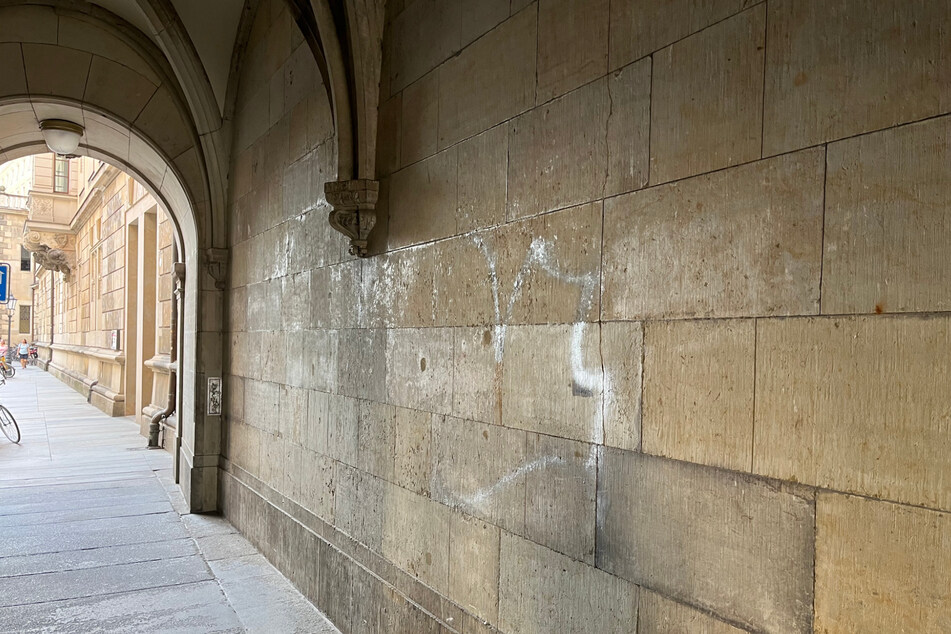 Das Graffiti am Residenzschloss wurde größtenteils beseitigt.
