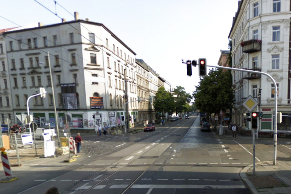 An dieser Kreuzung auf der Könneritzstraße im Leipziger Westen hat ein Radfahrer (33) ein zehnjähriges Mädchen erfasst.