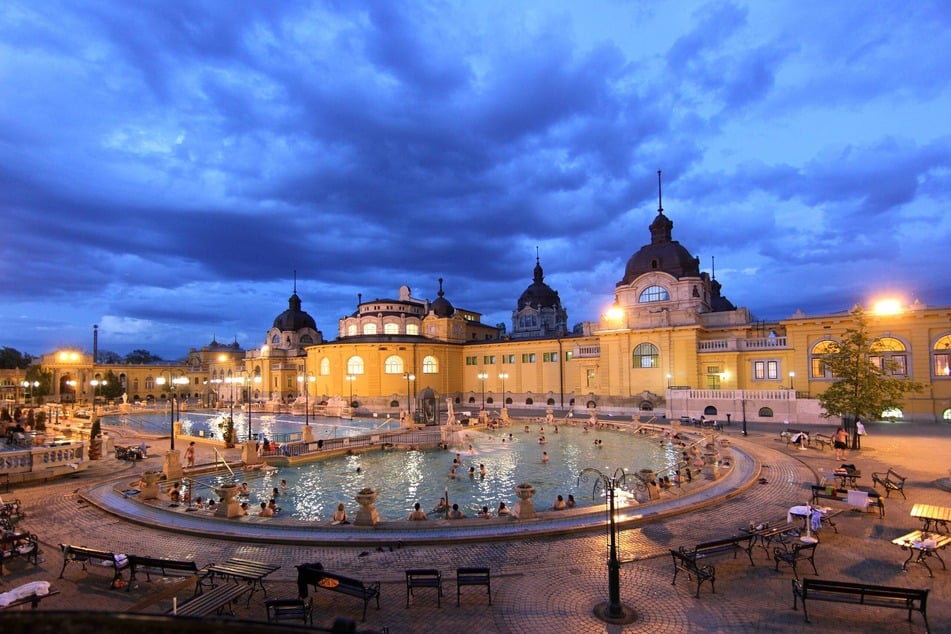 Das Budapester Széchenyi-Heilbad zählt zu den größten und bekanntesten Thermalbädern weltweit.