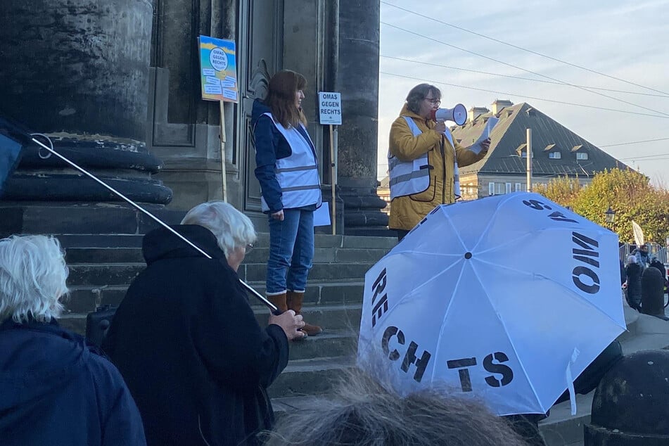 Die "Omas gegen Rechts" wollen wachsam bleiben