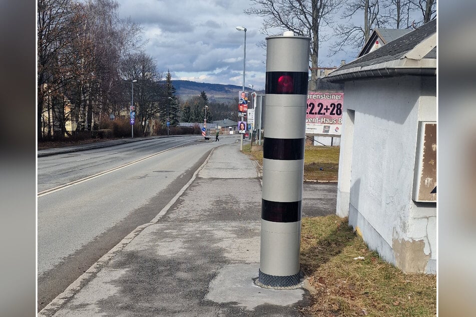 Seit Montag ist der neue Blitzer auf der Robert-Schumann-Straße in Annaberg-Buchholz in Betrieb.