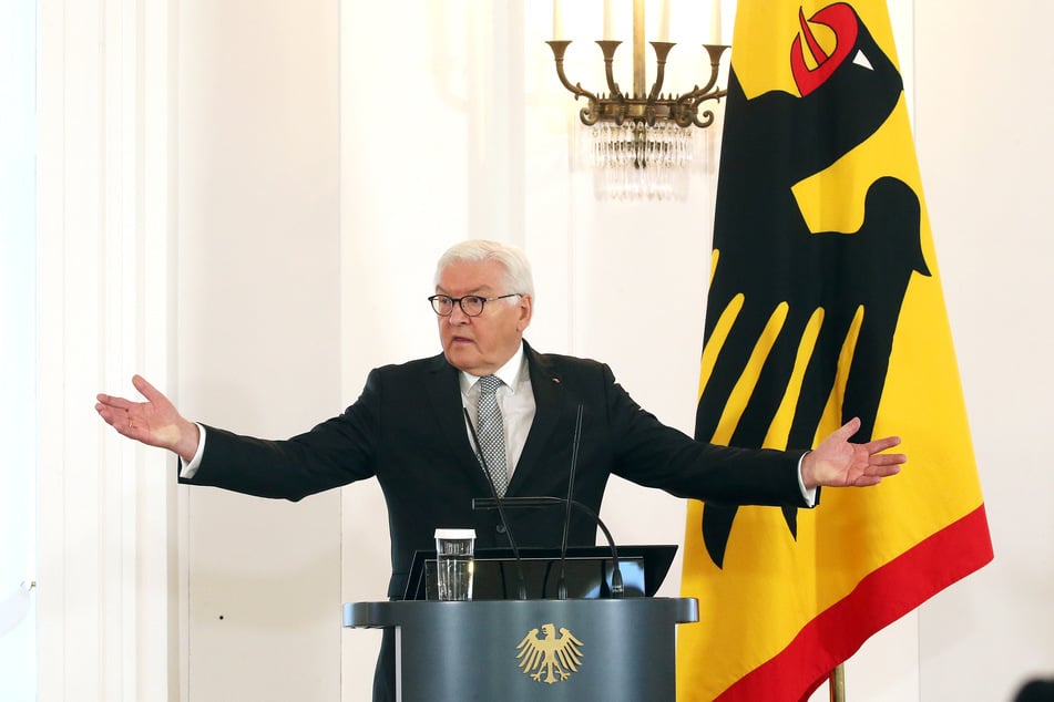 Frank-Walter Steinmeier (65) ist der amtierende Bundespräsident Deutschlands.