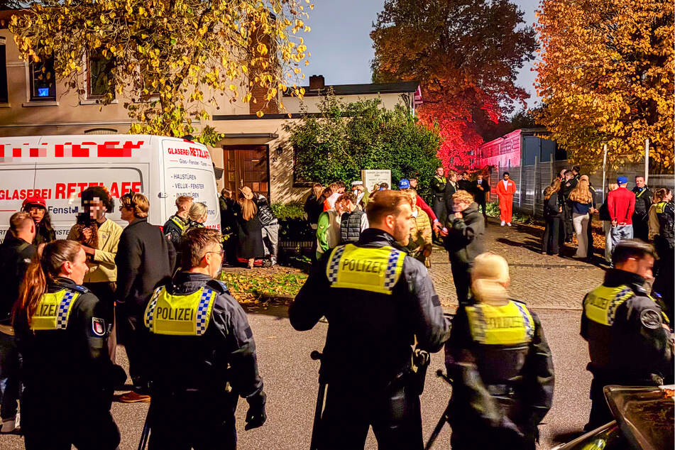 Hamburg: Halloween-Party aufgelöst! Anwohner melden betrunkene Jugendliche