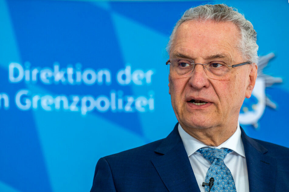 Bayerns Innenminister Joachim Herrmann (65) hält ein flächendeckendes Sirenennetz für unverzichtbar.