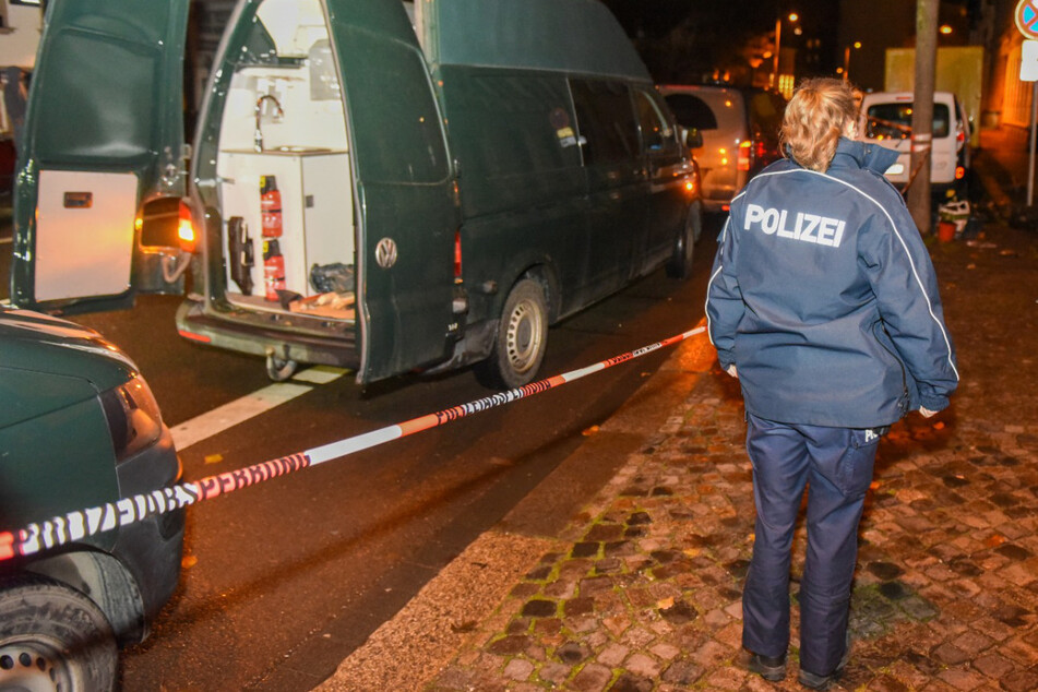 Auf der Lütznerstraße in Leipzig ist es am Freitagabend zu einer Massenschlägerei gekommen. Etwa 50 Personen sollen daran beteiligt gewesen sein.