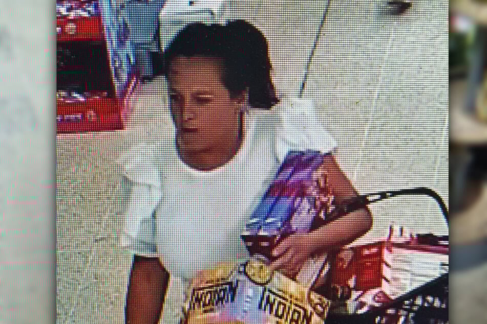 Könnte diese Frau auch etwas damit zu tun haben? Während eine 56-Jährige bereits von der Polizei festgenommen werden konnte, wird derzeit noch nach dieser Dame gesucht.