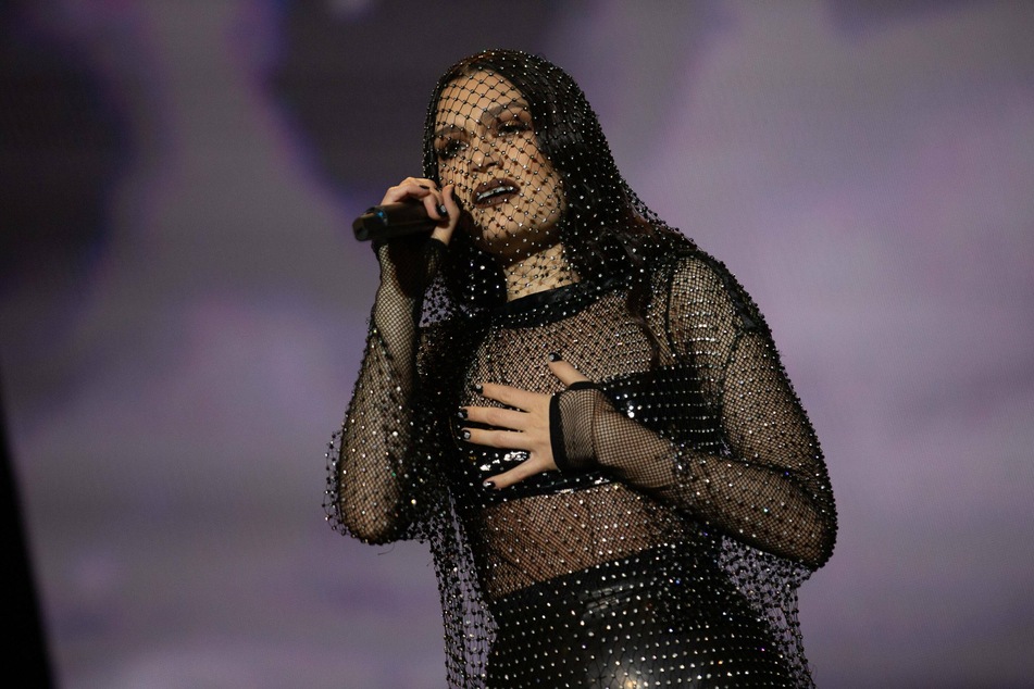 Jessie J performed a concert in LA the same day she received the tragic news.
