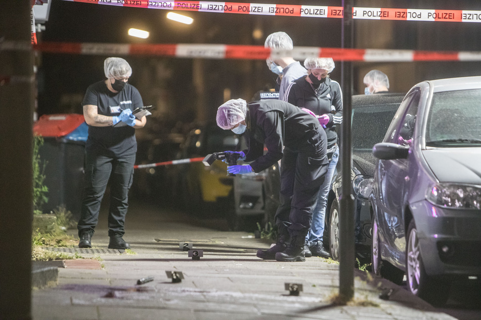 Hamburg: Nach lautstarkem Streit: Mann wird auf offener Straße erstochen, Täter weiterhin auf der Flucht