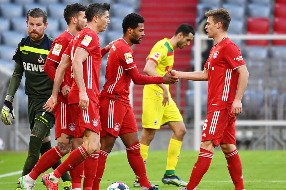 Joshua Kimmich (26, r.) ist beim FC Bayern München ein absoluter Leistungsträger. Nun hat sich der Mittelfeldspieler von seiner Berater-Agentur getrennt.