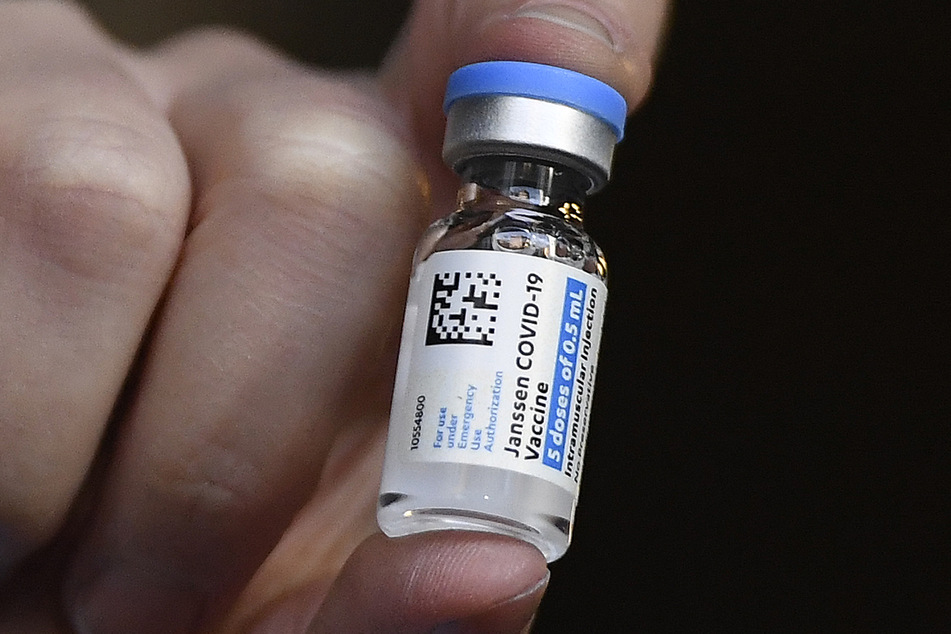Der Impfstoff-Hersteller Johnson & Johnson riet vor Kurzem EU-Staaten, bereits gelieferte Dosen vorerst nicht zu nutzen.
