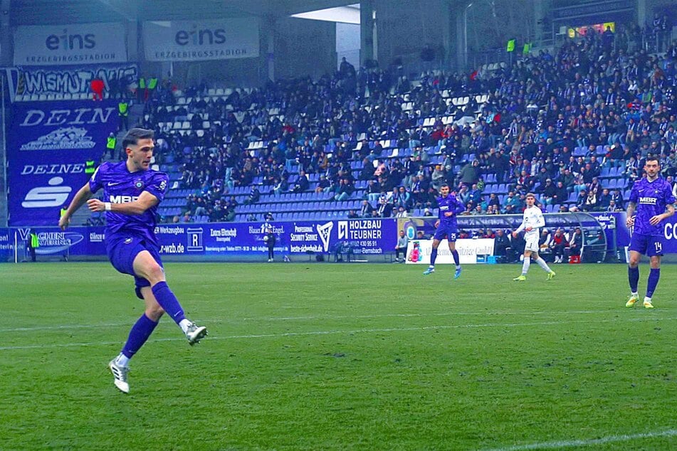 Setzte auch in der Hinrunde seine guten Leistungen aus der Vorsaison fort: Pascal Fallmann (l., hier beim 4:0 gegen Schweinfurt).