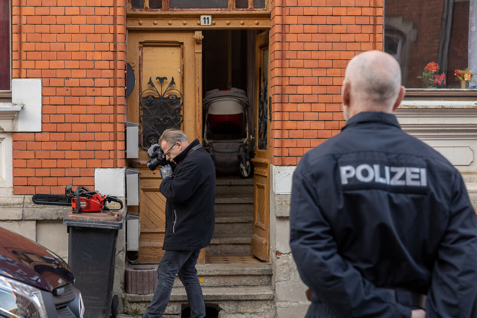 Razzia nach räuberischem Diebstahl im Vogtland: Polizei stellt zahlreiche Beweise sicher