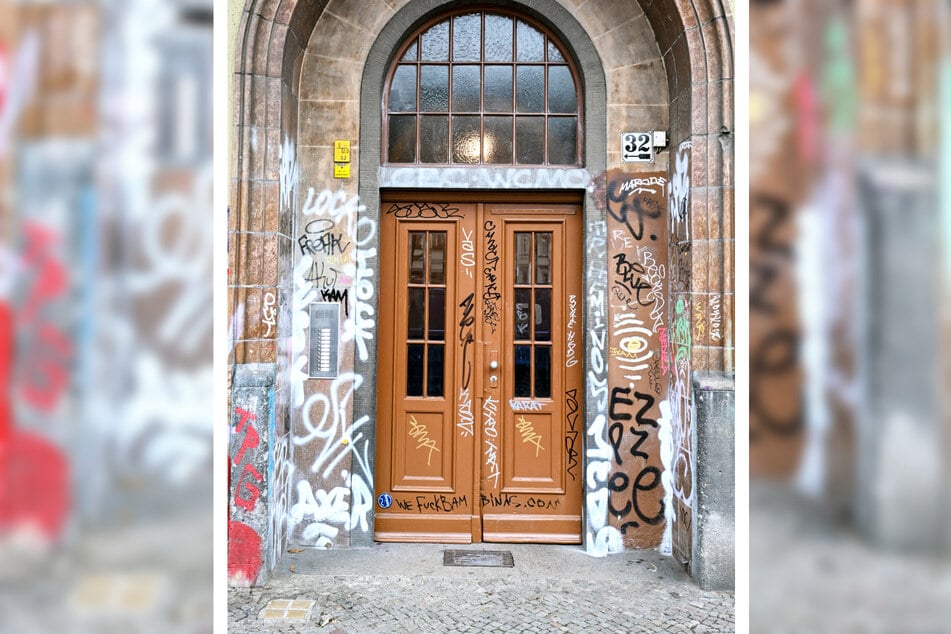 In diesem Haus an der Skalitzer Straße 32 lebte Friedländer 1943 mit ihrer Familie. Hier erinnert ein Stolperstein an ihr Schicksal.