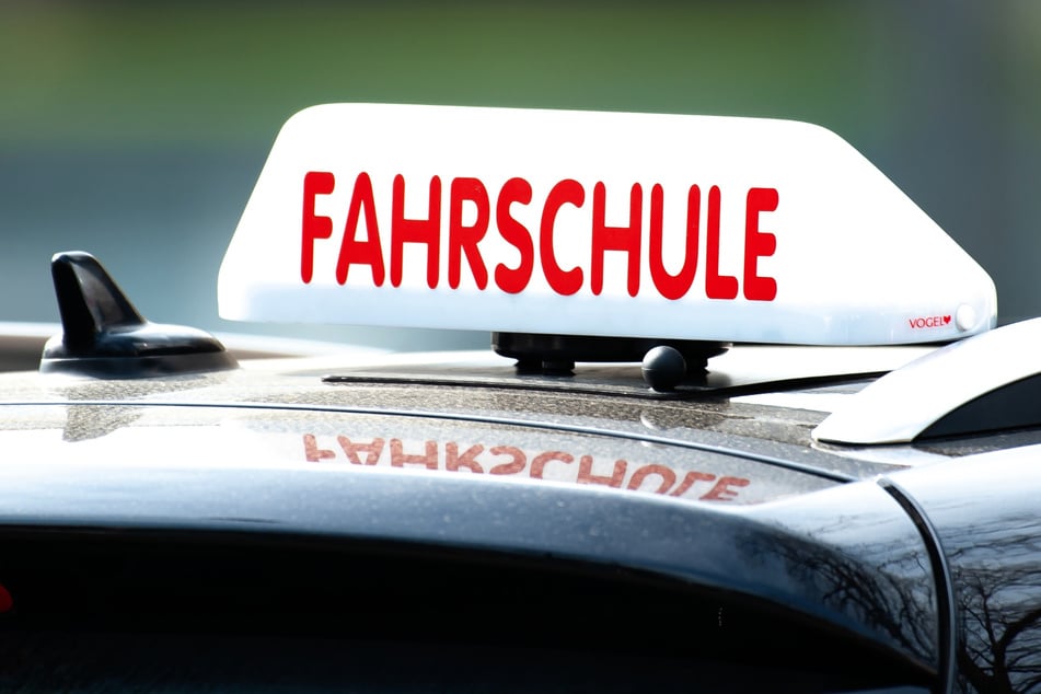 In Hessen wurden im vergangenen Jahr 263 Betrugsfälle bei der Führerscheinprüfung aufgedeckt; etwas mehr als im Jahr zuvor. (Symbolbild)