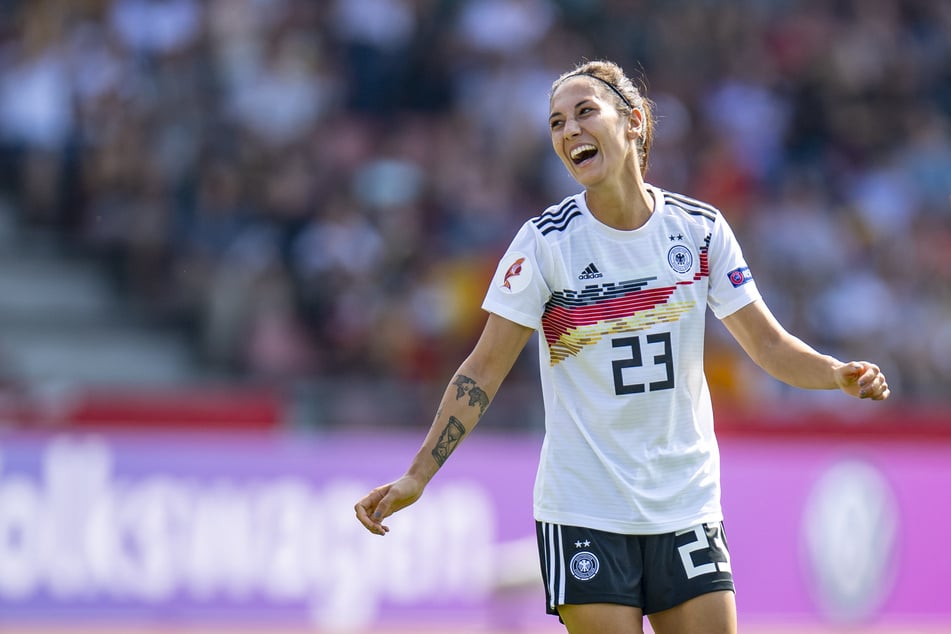 Sie soll die Neue an Lous Seite sein: Sara Doorsoun (29) ist deutsche Nationalspielerin und steht aktuell beim Spitzenklub VfL Wolfsburg unter Vertrag.