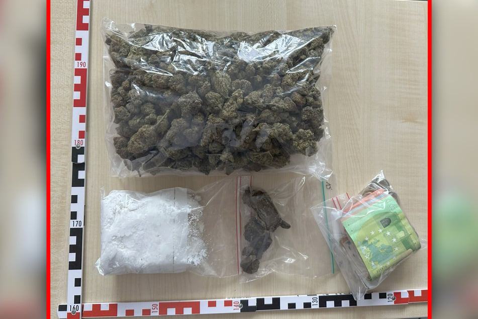 Neben Drogen wurden auch größere Mengen Bargeld gefunden.