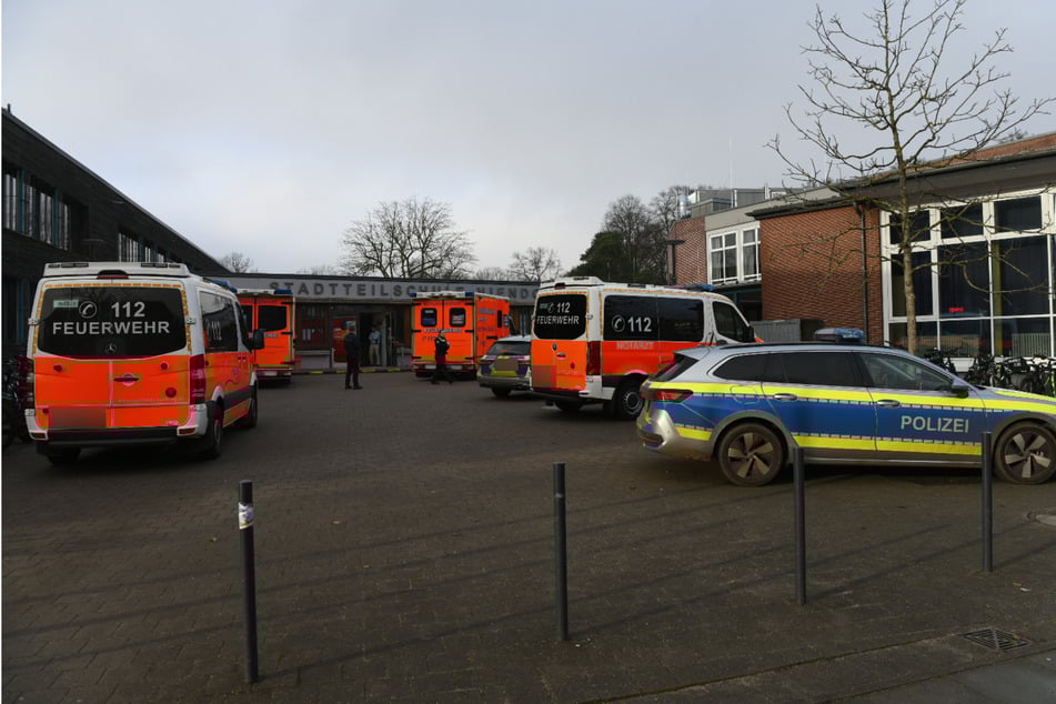 An einer Hamburger Schule zündete ein 14-Jähriger einen Böller. Drei Kinder wurden dadurch leicht verletzt.