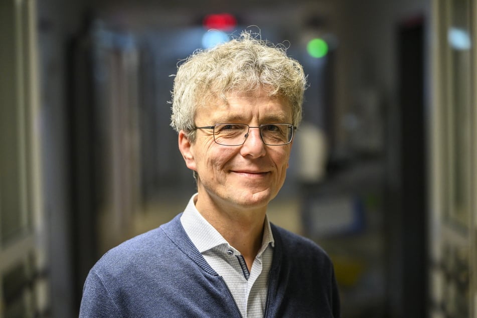 Dr. Axel Hübler, Chefarzt der Kinderklinik, ist glücklich über das neue Familienzimmer.