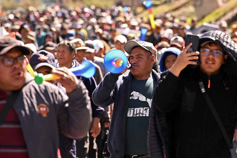 Trump administration pledges support to embattled Bolivian president: "The United States is watching"