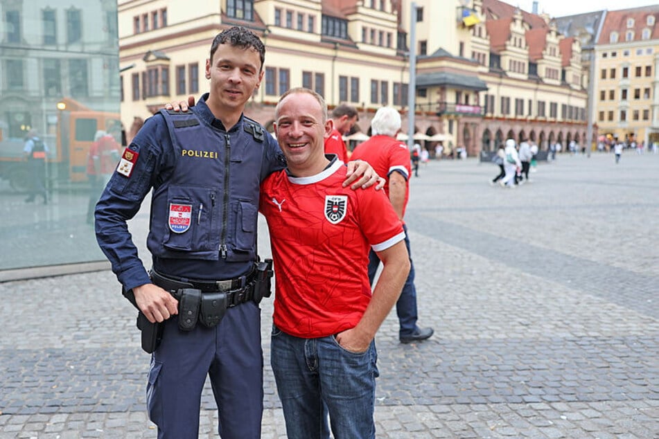 Ein Foto mit seinem Landsmann ließ sich auch dieser gebürtige Innsbrucker (r.), der mittlerweile in Leipzig lebt, nicht entgehen.