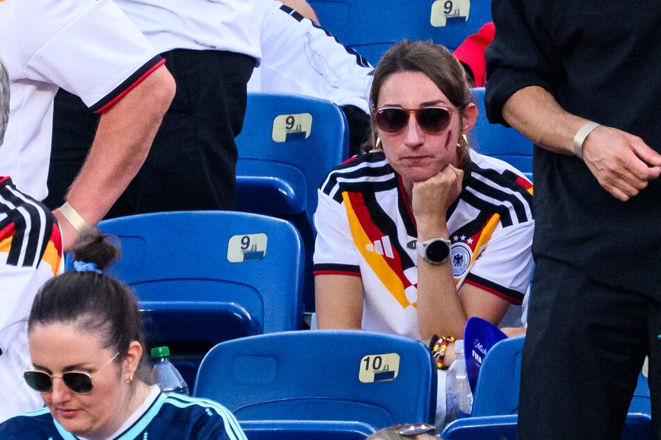 Nagelsmanns Frau Lena vergoss nach dem Aus einige Tränen.
