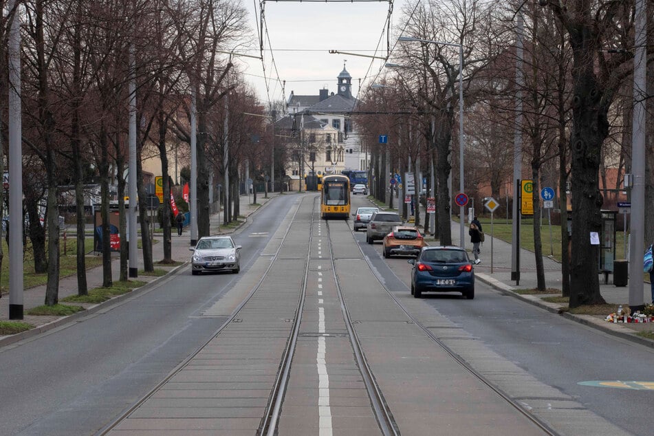 An der Haltestelle "Wieckestraße" ist eine Frau beim Aussteigen aus der Bahn von einem Auto erfasst worden. (Archivfoto)