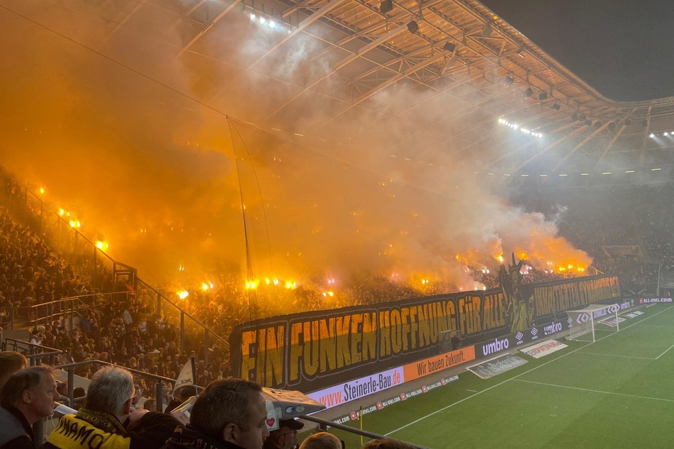 Bei dem Dynamo-Spiel gegen den Halleschen FC wurde verbotene Pyro gezündet.
