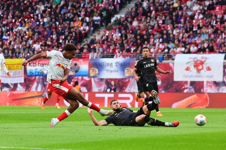 Es war ein munteres Spiel. Beide Abwehrreihen hatten ordentlich zu tun.