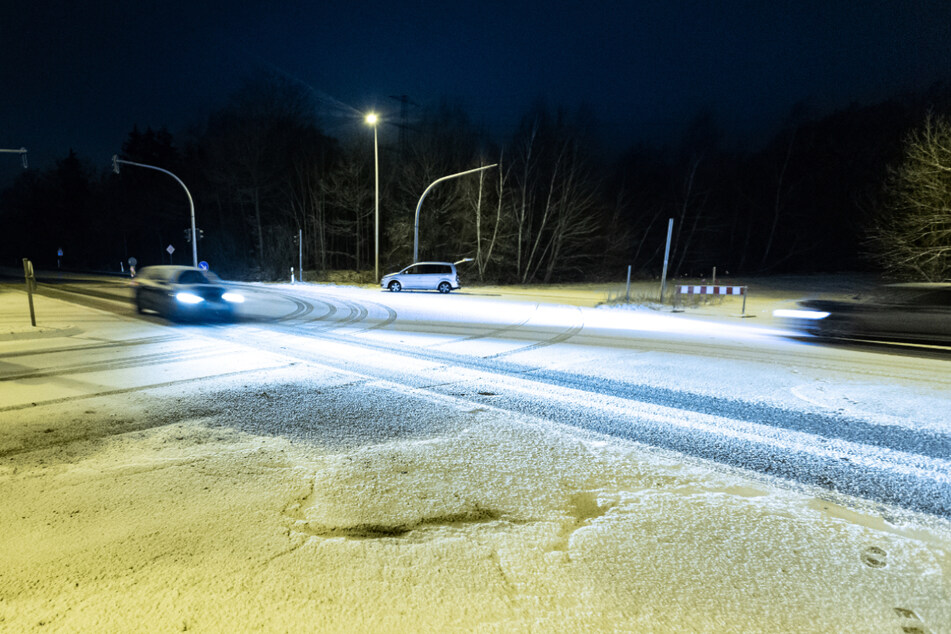 Bereits in der Nacht zu Donnerstag fiel Schnee wie hier in Norderstedt an der Hamburger Stadtgrenze.