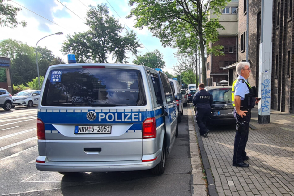 Derzeit laufe ein größerer Polizeieinsatz am Don-Bosco-Gymnasium in Essen-Borbeck, schrieb die Polizei auf Twitter.