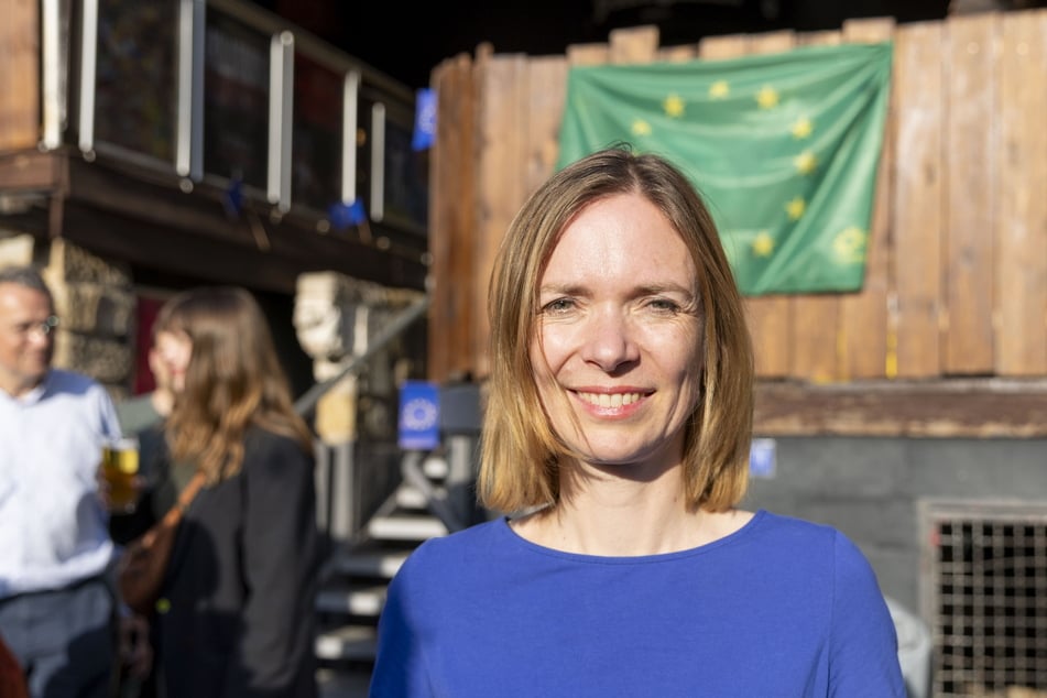 Die Wahl-Chemnitzerin Anna Cavazzini (41) wird auch in den nächsten fünf Jahren wieder für die Grünen im Europa-Parlament sitzen. Trotzdem zeigt sie sich enttäuscht: "Wir sind deutlich hinter unseren Möglichkeiten geblieben."