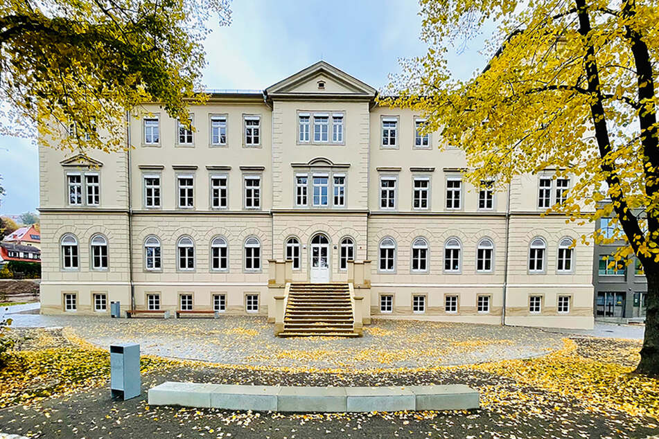 Im Auftrag der Stadt Radebeul erfolgte eine umfangreiche Sanierung und der Umbau des denkmalgeschützten Gymnasiums Luisenstift.