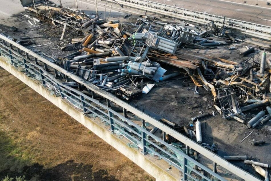 Unfall A38: Fahrbahn durch Explosionen geschmolzen: A38 bleibt noch mehrere Tage gesperrt