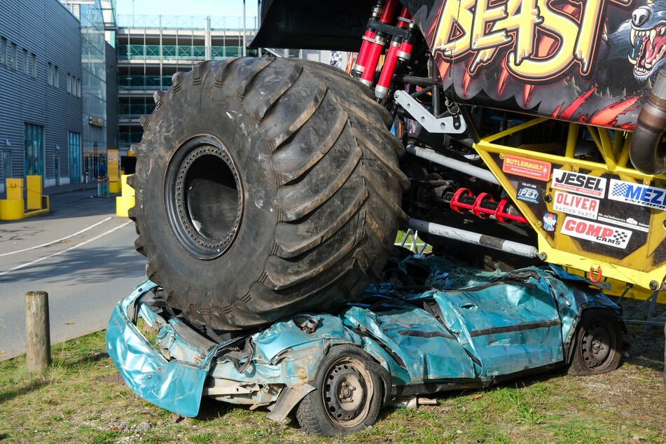 Ein Höhepunkt der Show ist der Monster Truck "Beast" (deutsch: Biest).