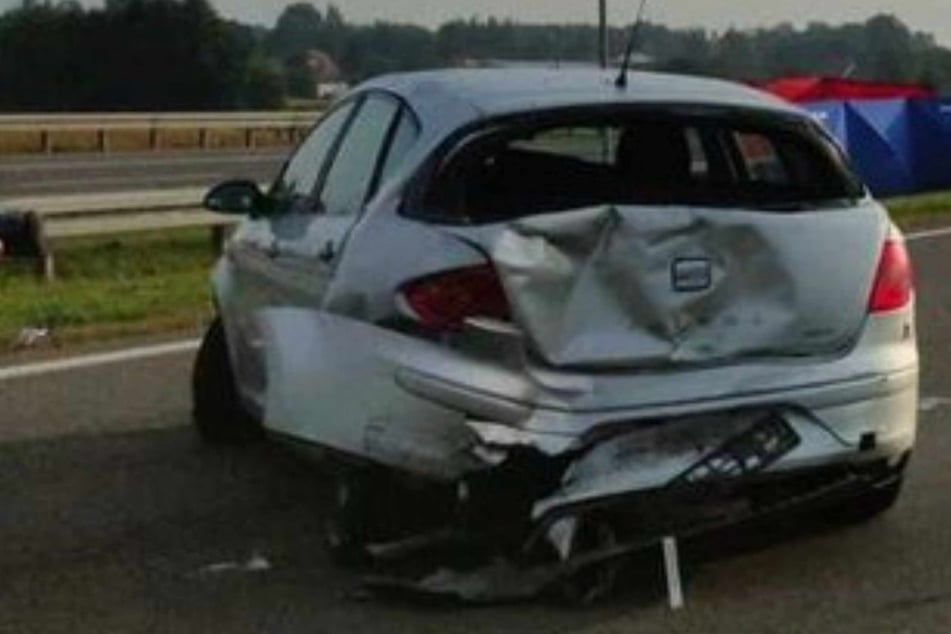 Frau überlebt rätselhaften Unfall auf Autobahn, verlässt ihr Auto und stirbt