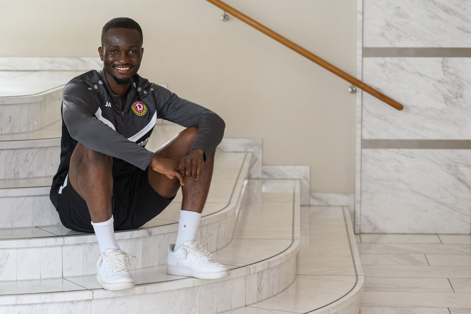 Ort und Verein waren 2024 ein anderer, der Anlass ist derselbe: Für Dynamos Dennis Duah (21) geht es wieder ins Trainingslager. Diesmal als Cottbuser Gast.