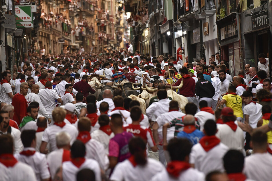 Jedes Jahr strömen Menschen aus aller Welt nach Pamplona, um neun Tage lang beim berühmten Stierlauf zu feiern.