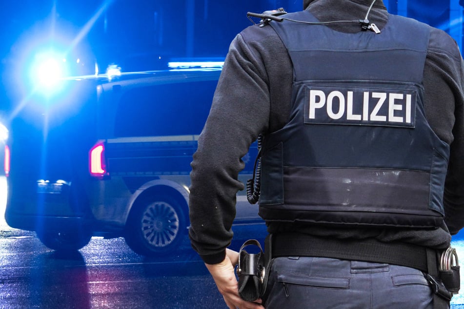 Polizei-Einsatz in Limburg an der Lahn: Ein Beamter sah sich am späten Mittwochabend gezwungen, seine Waffe zu ziehen und zu schießen. (Symbolfoto)