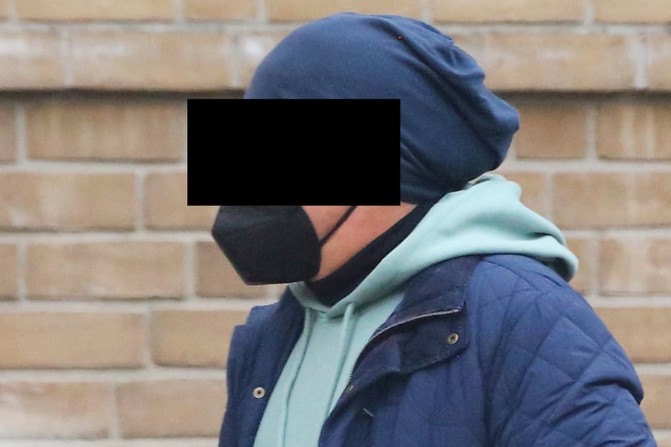 Uwe O. (47) schweigt zu allen Vorwürfen, die zum Teil nur schwer nachweisbar sind.
