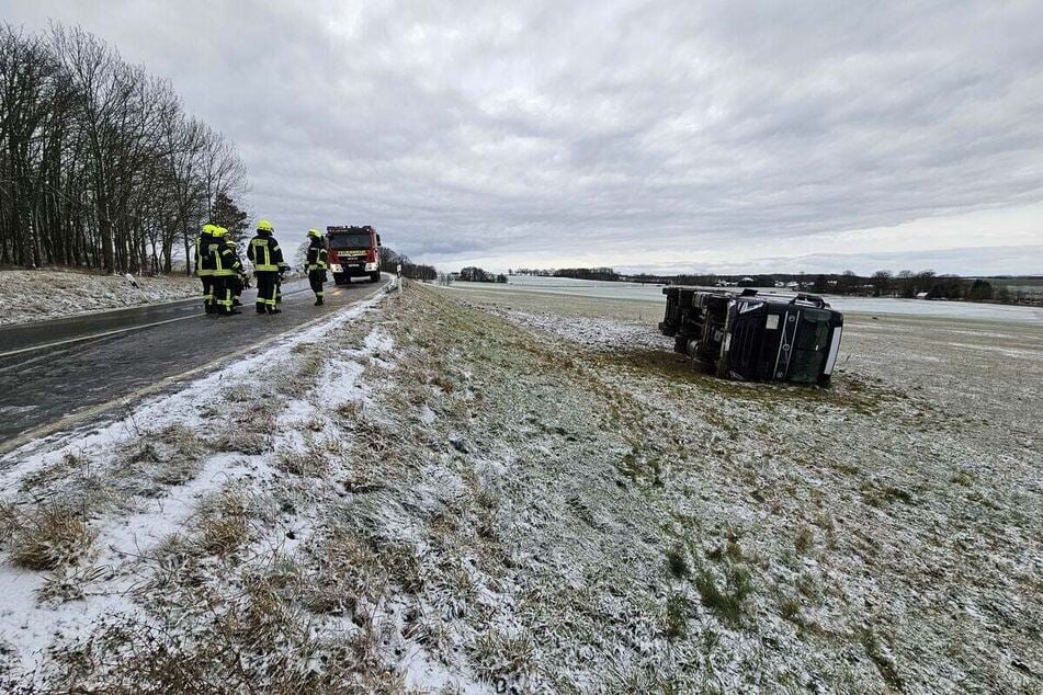 Die Straße musste komplett gesperrt werden.