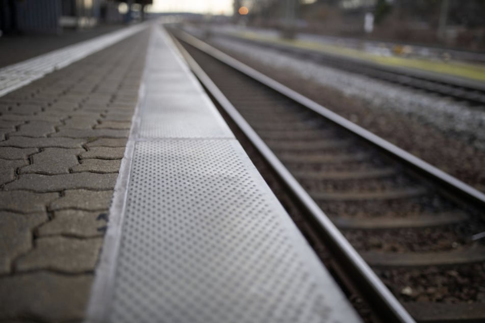 Die Züge treffen in Thüringens Bahnhöfen viel zu oft verspätet ein. (Symbolfoto)