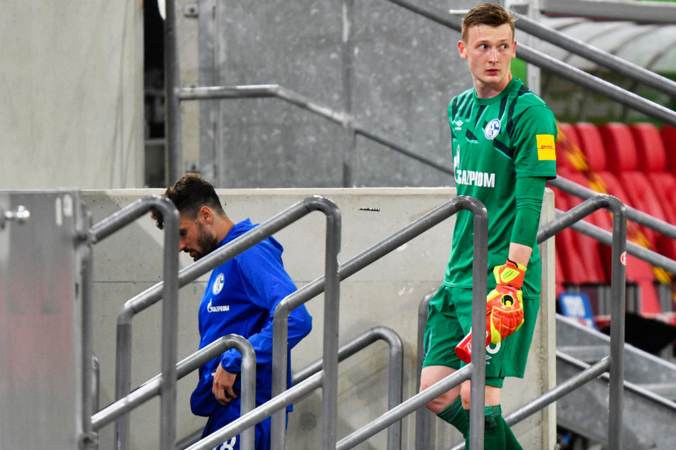 Markus Schuberts (r. 22) vorerst letzter Erstliga-Einsatz: Nach dem 1:2 bei Fortuna Düsseldorf am 27. Mai nahm S04-Coach David Wagner ihn aus dem Tor.