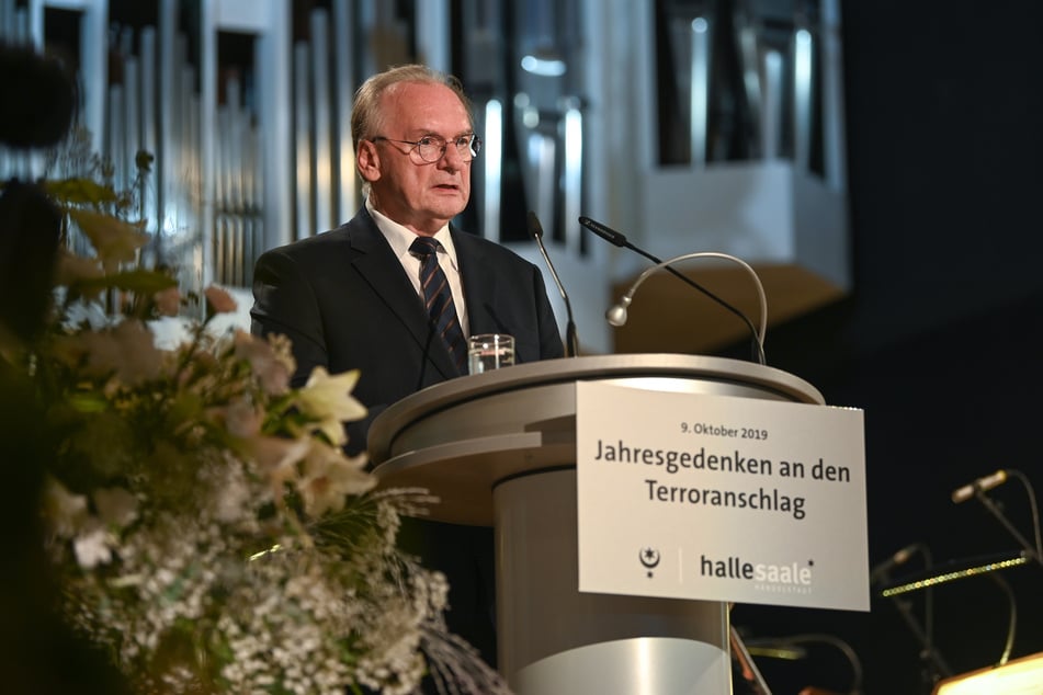 Der Terroranschlag von Halle habe das Land verändert, sagt Sachsen-Anhalts Ministerpräsident Reiner Haseloff (71, CDU). (Archivbild)
