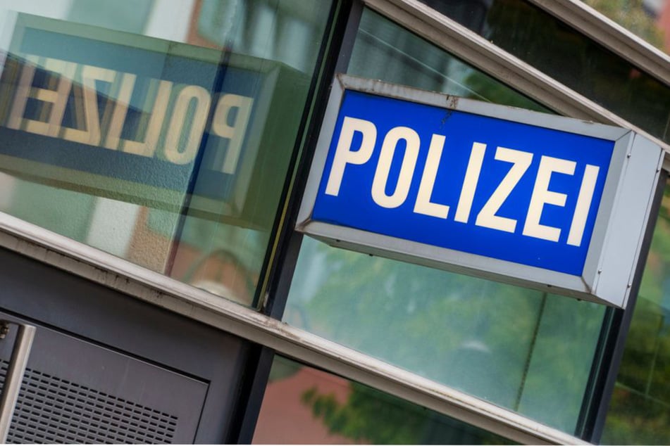 Schwerer Raub auf Rollstuhlfahrer - Stunden später klopft 16-Jähriger bei Polizei an